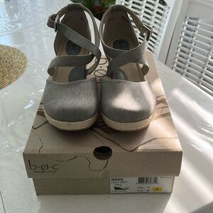 BOC Born Concept Bree Espadrilles. Size 10M. Light grey
